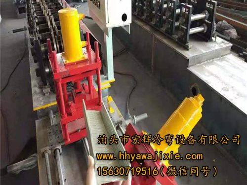 輕鋼龍骨機